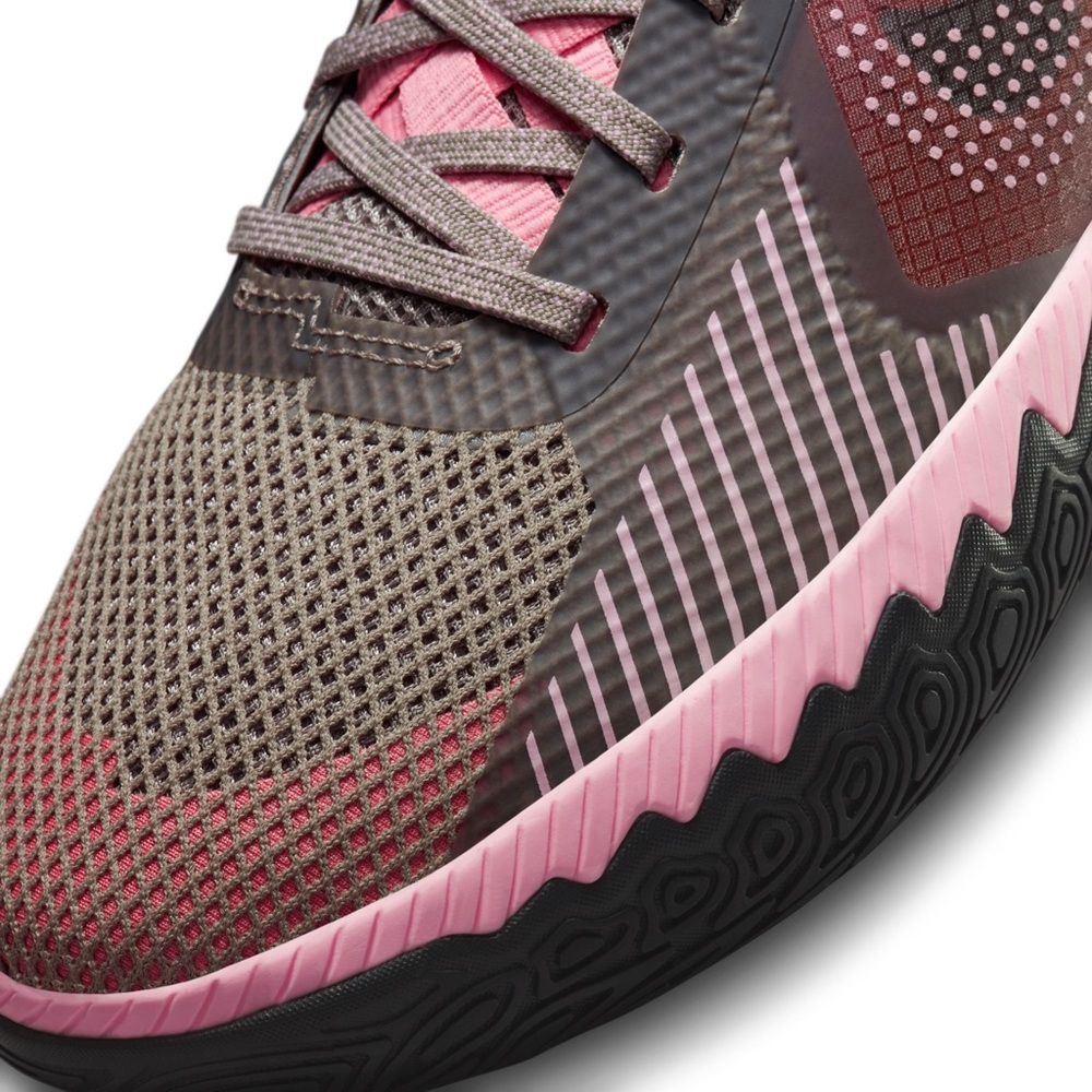 Kyrie Irvin flytrap v - Picture 13 of 14